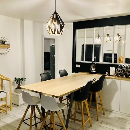 : Maison Moderne Proche Et Centre 펜션