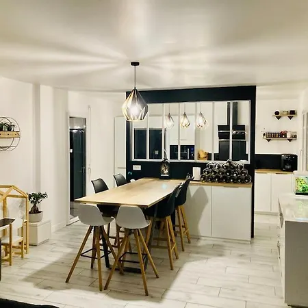 : Maison Moderne Proche Et Centre 펜션 *