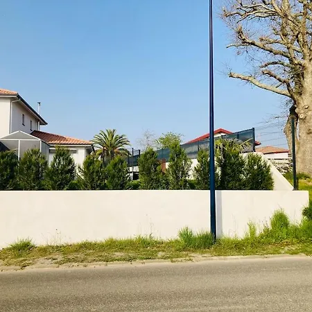 : Maison Moderne Proche Et Centre 펜션